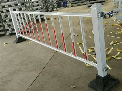 道路隔離護(hù)欄案例圖片2
