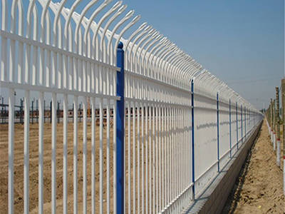 廠(chǎng)區(qū)鋅鋼柵欄